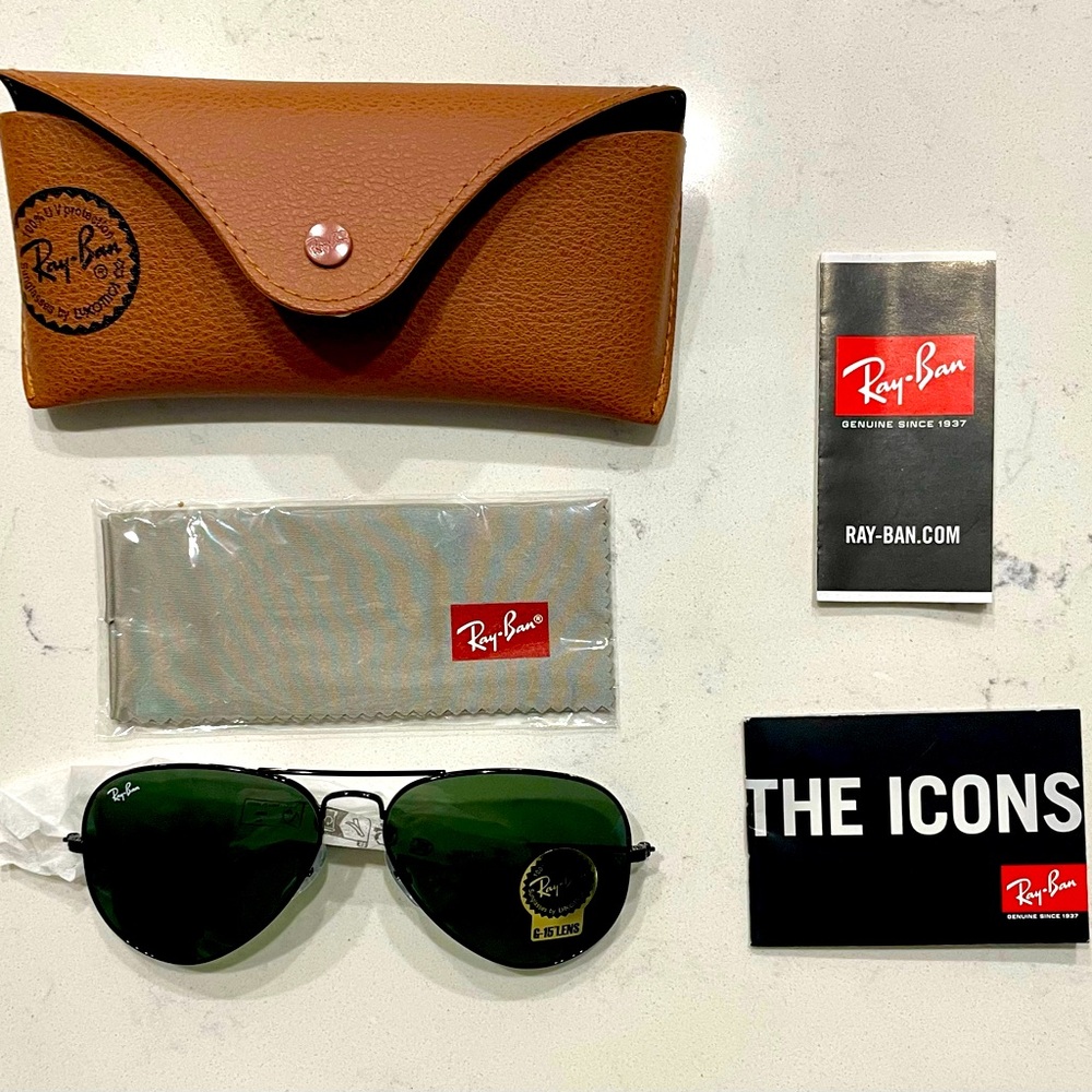 Ray-Ban Aviator Classic RB3025 - Polished Black Frame with Green Lenses Unisex